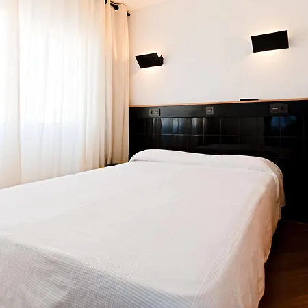 Guest house Athenas Sant Adria de Besos